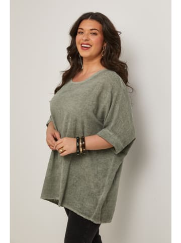Curvy Lady Bluse in Khaki