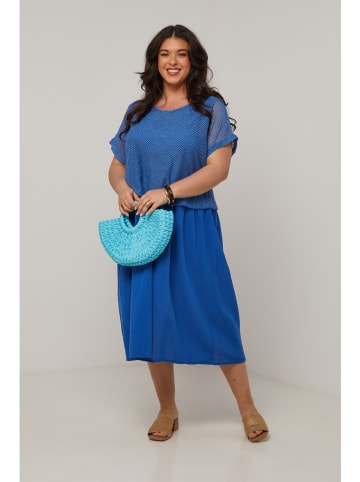 Curvy Lady Sukienka w kolorze niebieskim