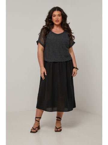 Curvy Lady Kleid in Schwarz