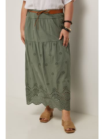Curvy Lady Rock in Khaki