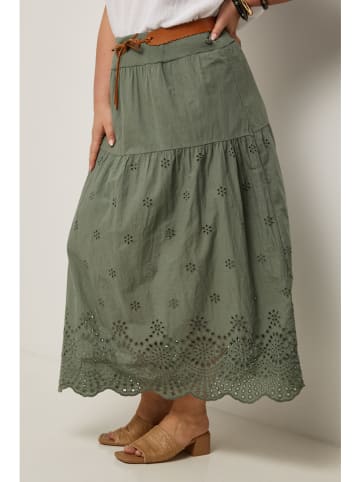 Curvy Lady Rock in Khaki