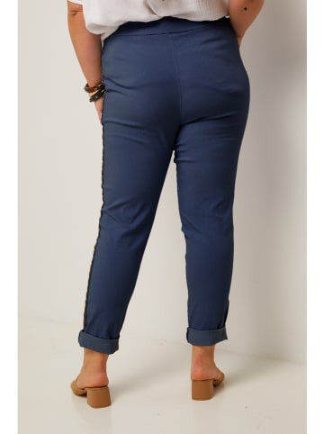 Curvy Lady Spodnie w kolorze granatowym