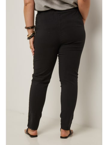 Curvy Lady Hose in Schwarz