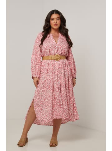Curvy Lady Sukienka w kolorze jasnoróżowym