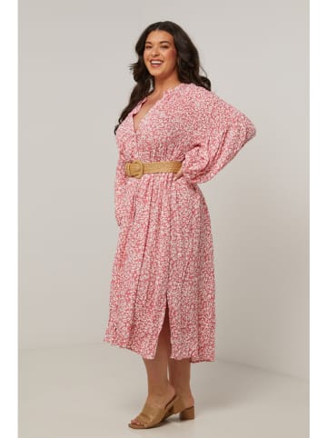 Curvy Lady Sukienka w kolorze jasnoróżowym