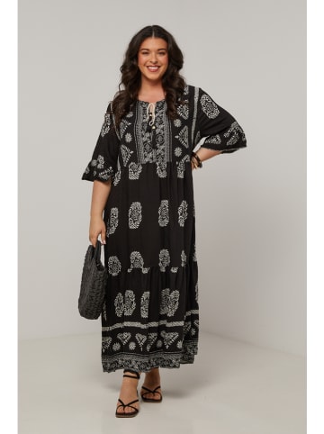 Curvy Lady Kleid in Schwarz