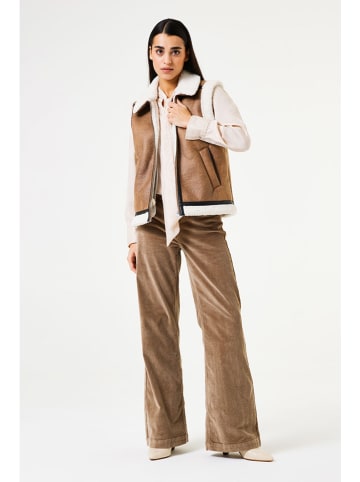 Garcia Hose in Braun