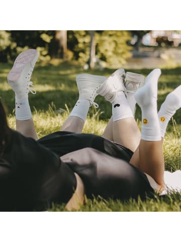 Eulenschnitt Socken "Be happy" in Weiß