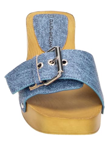 Claudia Ghizzani Pantoletten in Hellblau