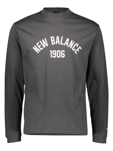 New Balance Longsleeve "Essentials Varsity" in Grau