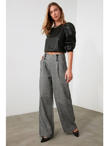 trendyol Marlenehose in Schwarz/ Weiß