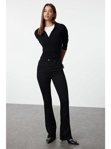 trendyol Dżinsy - Flare fit - w kolorze czarnym