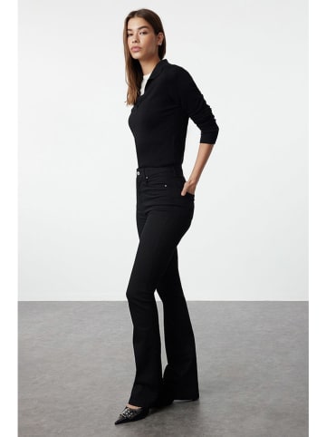 trendyol Dżinsy - Flare fit - w kolorze czarnym