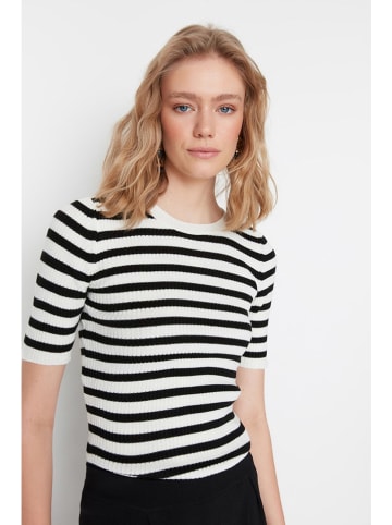 trendyol Shirt in Weiß/ Schwarz