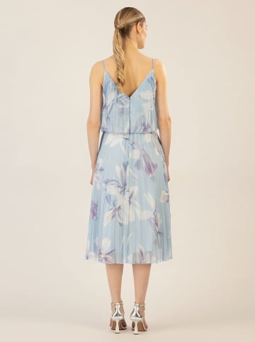 APART Plisseekleid in Hellblau