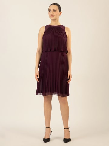 APART Plisseekleid in Aubergine