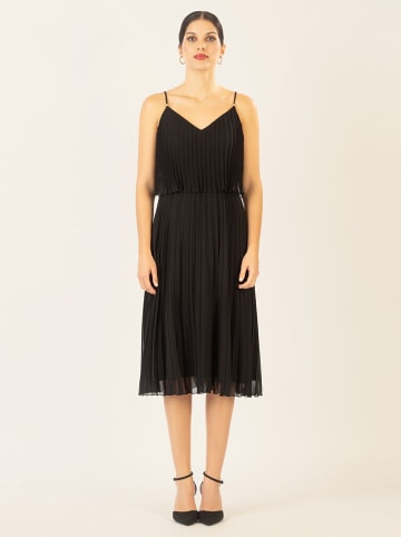 APART Plisseekleid in Schwarz