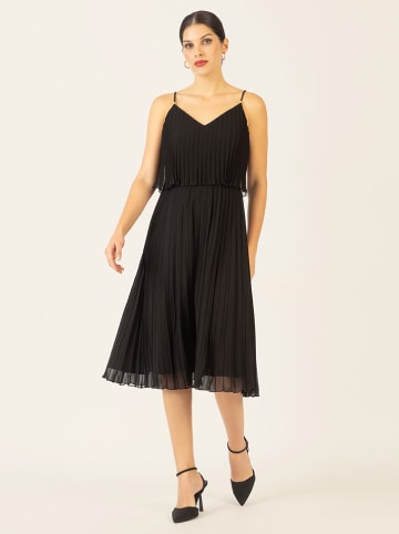 APART Plisseekleid in Schwarz