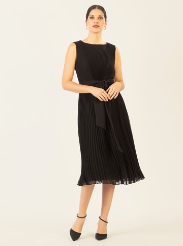 APART Plisseekleid in Schwarz
