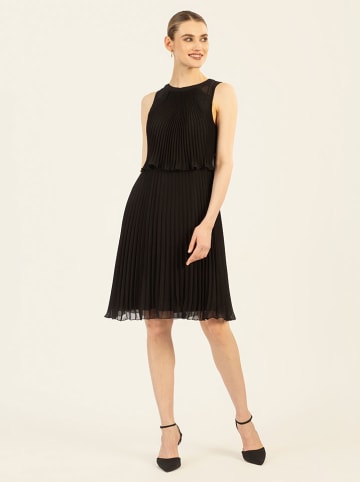 APART Plisseekleid in Schwarz