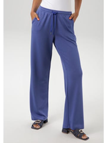 Aniston Sweathose in Blau