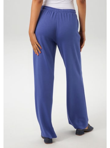 Aniston Sweathose in Blau