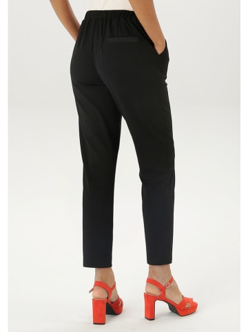Aniston Hose in Schwarz