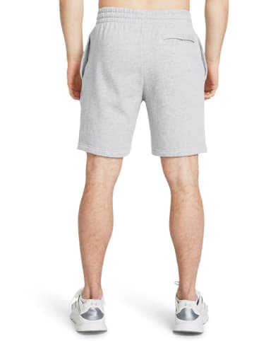 Under Armour Sweatshorts in Grau