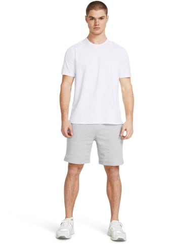 Under Armour Sweatshorts in Grau
