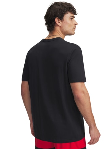 Under Armour Shirt in Schwarz
