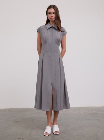 BGN Kleid in Grau