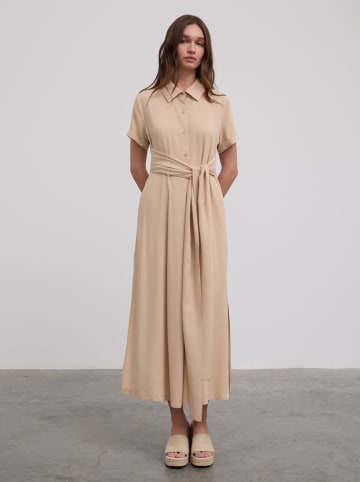 BGN Kleid in Beige