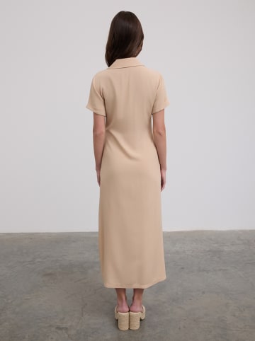 BGN Kleid in Beige