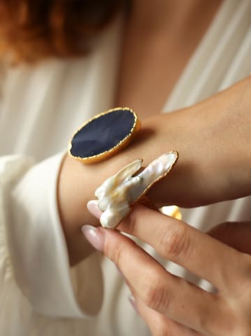 L'Atelier de Gaia Vergold. Armspange mit Perlen und Edelsteinen