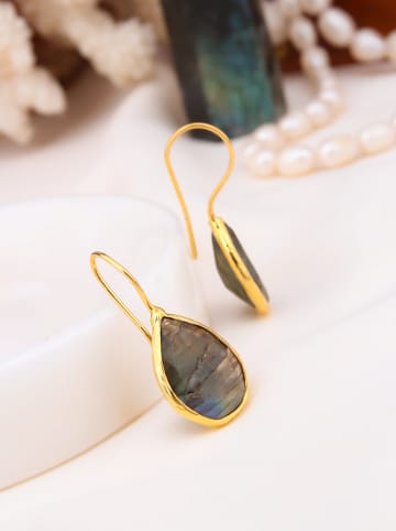 L'Atelier de Gaia Vergulde oorhangers met edelstenen