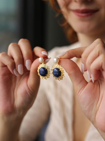 L'Atelier de Gaia Vergulde oorstekers met edelstenen en parels