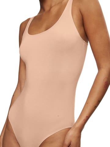 Triumph Body in Beige