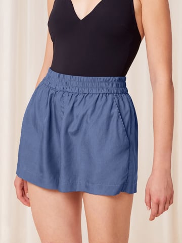 Triumph Shorts in Blau