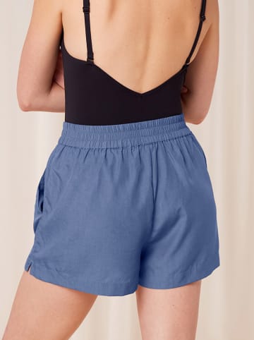 Triumph Shorts in Blau