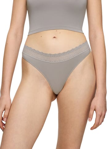 Triumph Stringi w kolorze szarym