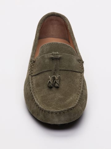 CHARLES & SMITH Skórzane mokasyny "Dalton" w kolorze khaki