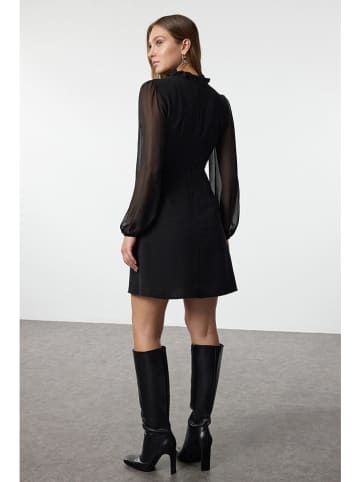trendyol Kleid in Schwarz