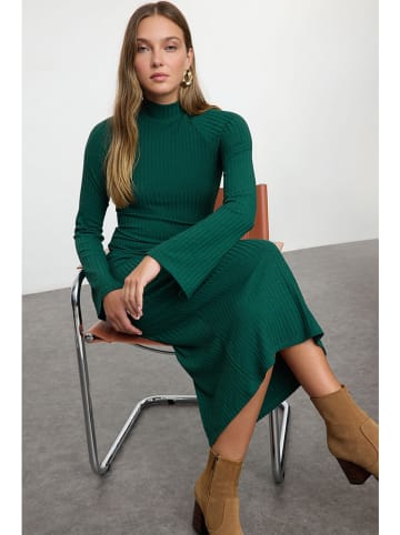 trendyol Kleid in Grün