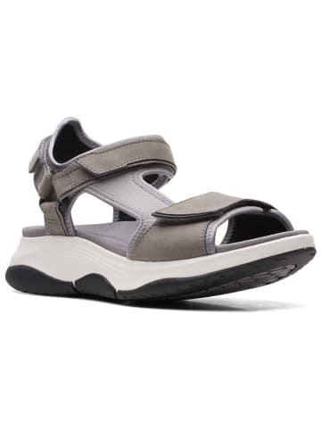 Clarks Sandalen "Wave2.0 Skip." in Grau