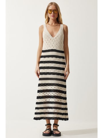 trendyol Strickkleid in Creme/ Schwarz