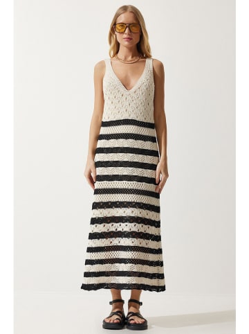 Happiness Istanbul Strickkleid in Schwarz/ Creme
