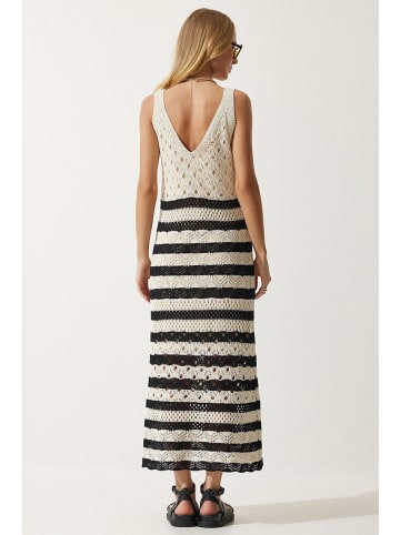 Happiness Istanbul Strickkleid in Schwarz/ Creme