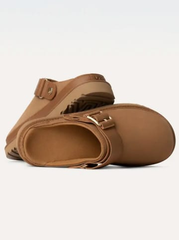 UGG Kapcie "Goldenstar Villa" w kolorze jasnobrązowym