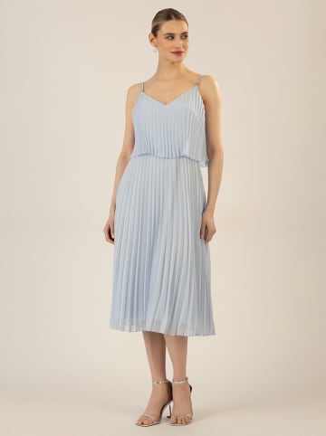 APART Plisseekleid in Hellgrau