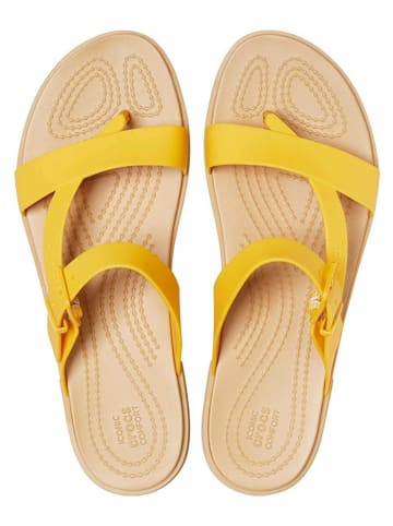 Crocs Teenslippers "Tulum Toe Post" geel